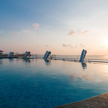 Kutabex Beachfront Hotel Kuta Lombok Exterior foto